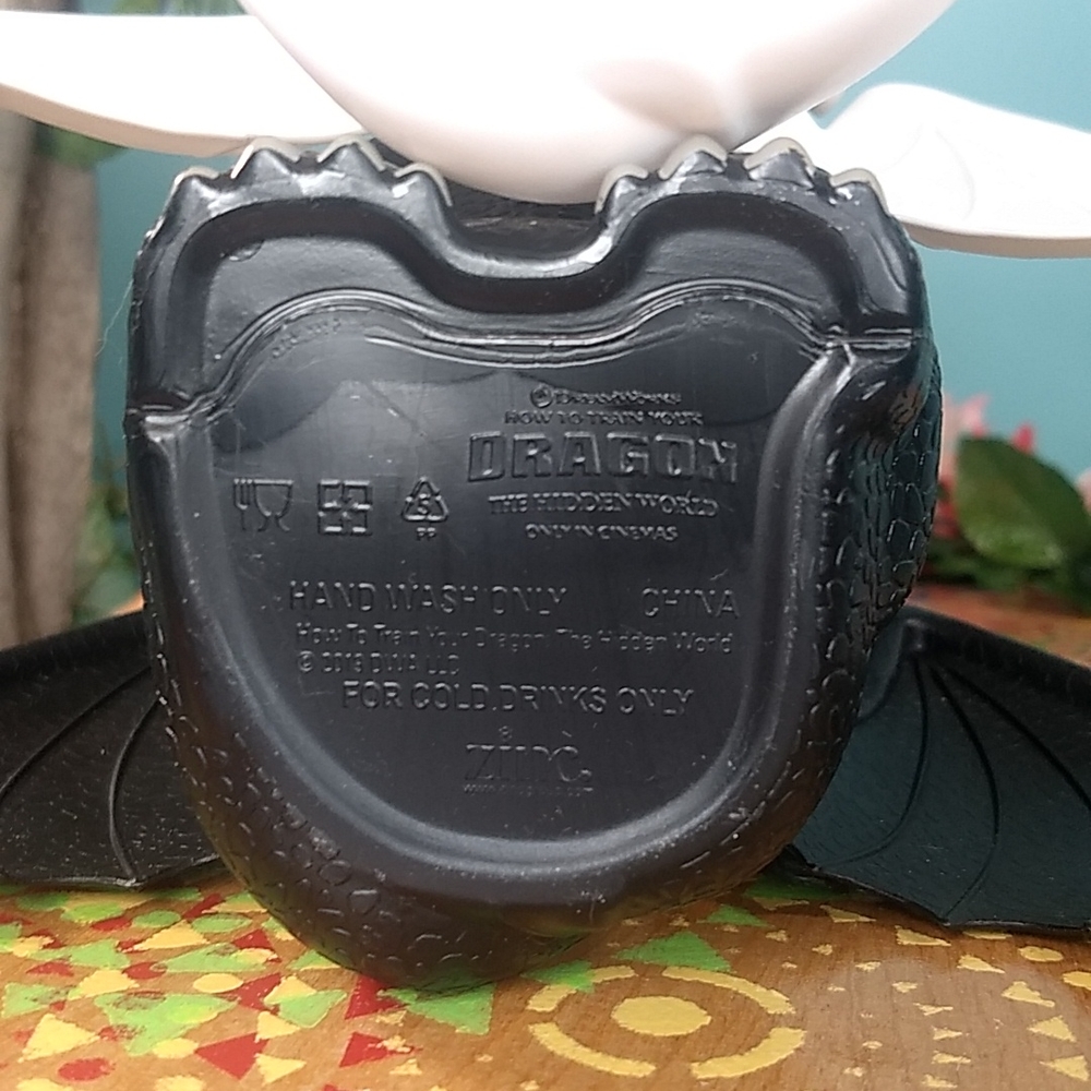 Light Fury & Night Fury Toothless cold drink holders collectible set & S⦠- Picture 14 of 16